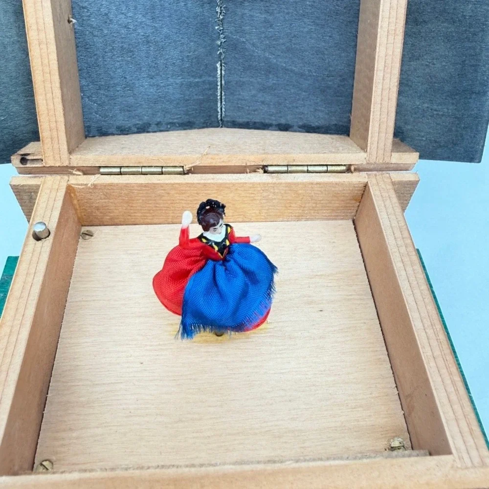 Vintage Wooden Swiss Musical Chalet Box Wood Cabin Dancing Ballerina Decor